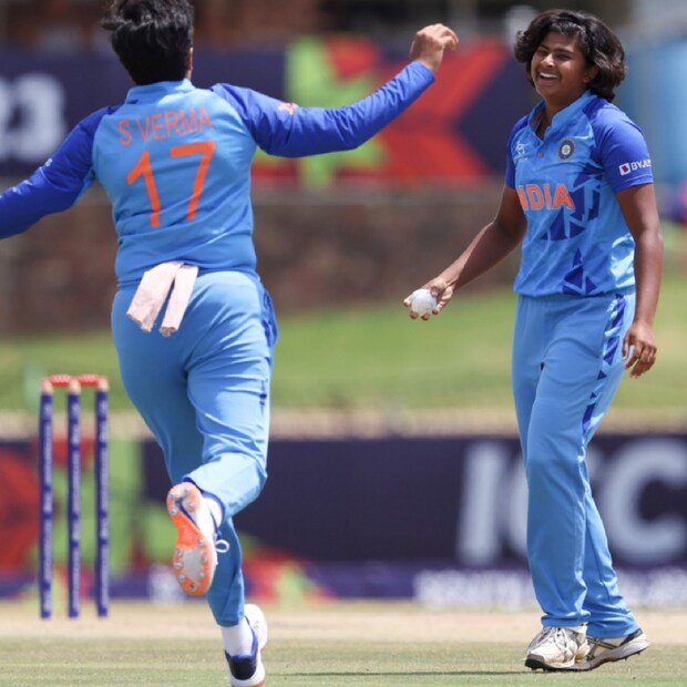 বিশ্বকাপ ফাইনালে এই প্রথম কোনও বাঙালি সেরার পুরস্কার পেয়েছে। একে বাঙালি তার উপর চুঁচুড়ার মেয়ে। অনূর্ধ্ব ১৯ বিশ্বকাপ ফাইনালে ম্যাচের সেরা নির্বাচিত হয়েছে বাংলার তিতাস সাধু। 