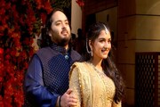 সপরিবার মুকেশ আম্বানি, অনন্ত-রাধিকার বাগদানের চোখ-ধাঁধানো আয়োজন, দেখুন