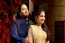 সপরিবার মুকেশ আম্বানি, অনন্ত-রাধিকার বাগদানের চোখ-ধাঁধানো আয়োজন, দেখুন