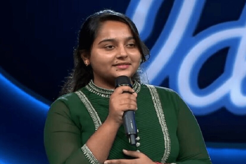 দেবস্মিতা রায়- সঙ্গীতের জন্য বাঁচেন তিনি। ছোট থেকে গায়িকা হওয়ার শখ তাঁর। আর এই রিয়ালিটি শো তাঁর স্বপ্নের চাবিকাঠি। তিন বিচারক তথা তাবড় সঙ্গীতশিল্পীর সামন গান গাওয়ার সুযোগ পেয়ে আপ্লুত কলকাতার মেয়ে। হিমেশ তো তাঁর গান শুনে এতই মুগ্ধ হয়েছেন যে তিনি বলেন, ‘তোমার মাথায় মা সরস্বতীর আশীর্বাদ আছে।’