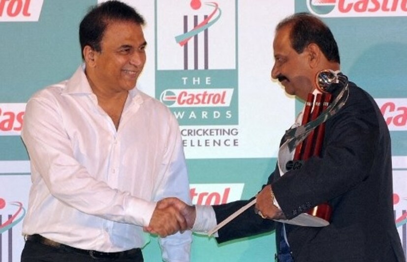 ভারতীয় দলের প্রাক্তন অধিনায়ক সুনীল গাভাসকরকে বিশ্বের কিংবদন্তি ব্যাটসম্যানদের অন্যতম। সুনীলের সঙ্গে তাঁর সতীর্থ গুন্ডাপ্পা বিশ্বনাথের বন্ধুত্বও যথেষ্ট আলোচিত। ১৯৭০-৭১ সালে দু’জনেই ভারতীয় দলের হয়ে ওয়েস্ট ইন্ডিজ সফরে গিয়েছিলেন একসঙ্গে। বিদেশে একই ঘরে থাকতেন দুই বন্ধু। দেশে ফিরে গাভাসকর বিশ্বনাথকে নিজের বাড়িতে নিয়ে যান। এই সময়েই বিশ্বনাথের সঙ্গে গাভাসকরের ছোট বোন কবিতার বন্ধুত্ব গড়ে ওঠে। বিশ্বনাথ কবিতাকে পছন্দ করতে শুরু করেন।