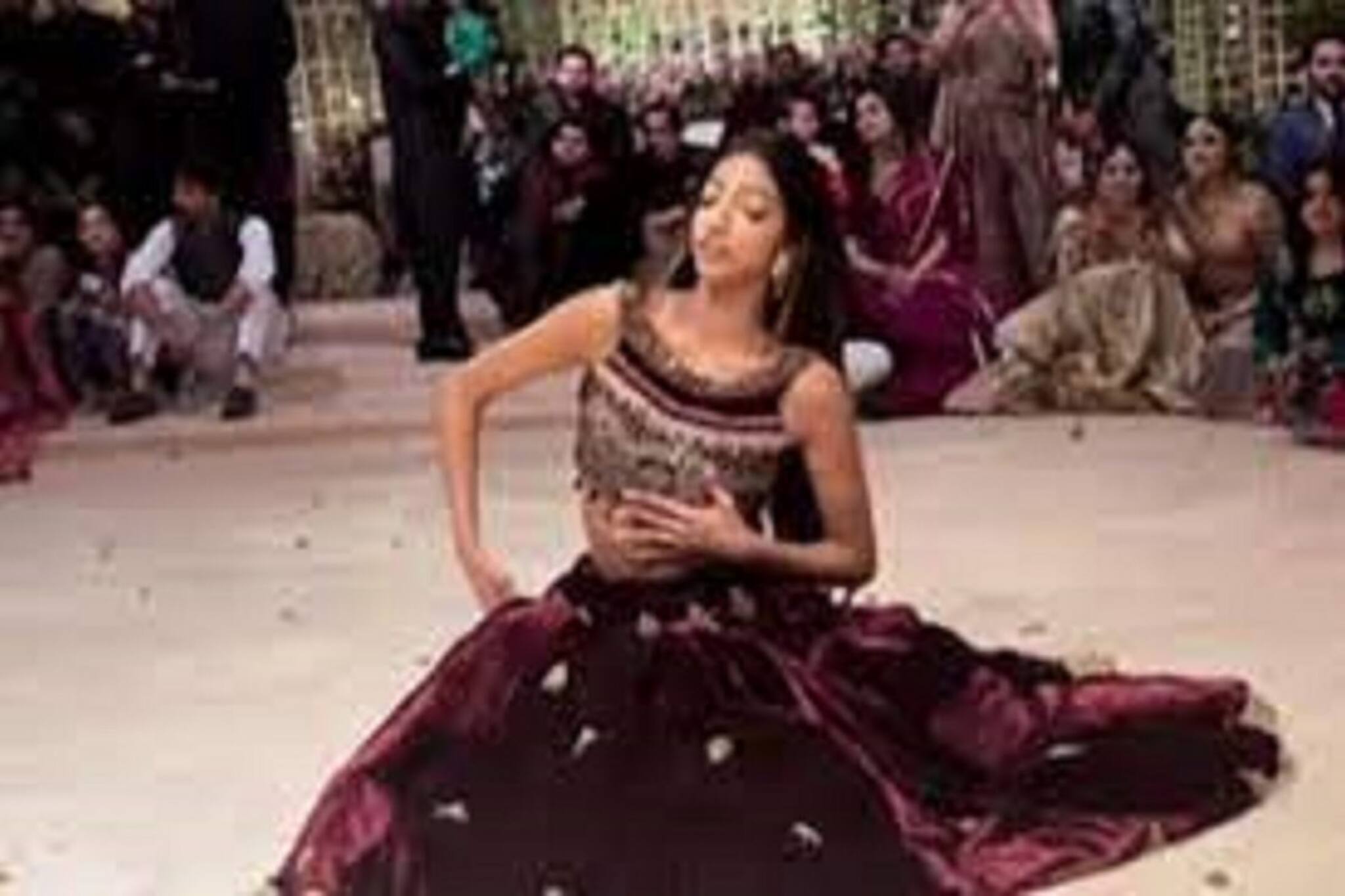 বিয়ের দিন দিদিকে অবাক করে দিল বোনের 'সুপারহিট' পারফরম্যান্স, দেখুন ভাইরাল ভিডিও