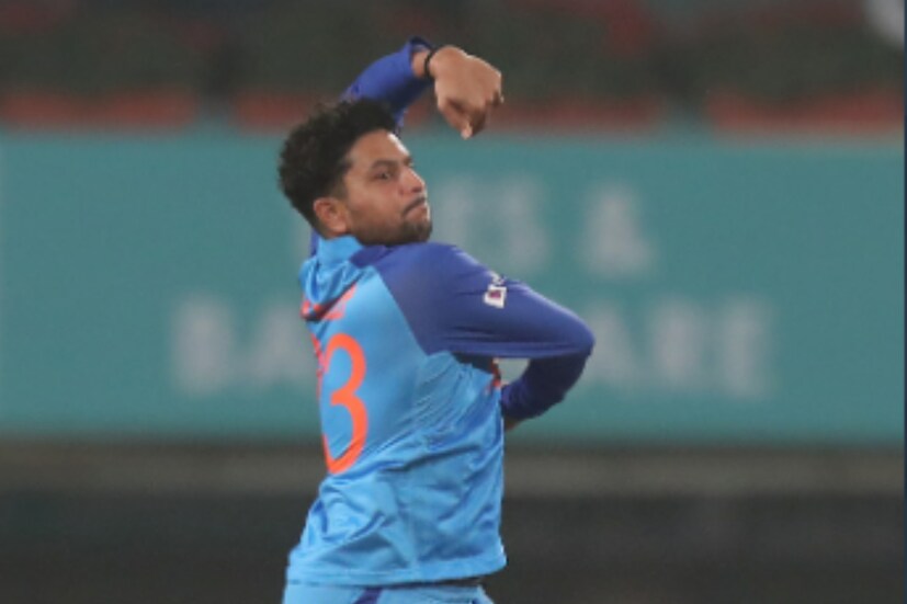 এদিন দলের হযে সুন্দরের পাশাপাশি ভালো বোলিং করেন চায়নাম্যান স্পিনার কুলদীপ যাদব। ৪ ওভার বল করে মাত্র ২০ রান দিয়ে একটি উইকেট নেন তিনি। সেট ব্যাটার গ্লেন ফিলিপসকে সাজঘরে ফেরান কুলদীপ। এ