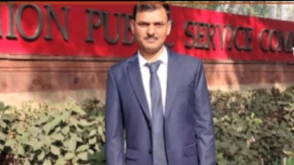 UPSC পরীক্ষায় উত্তীর্ণই নয়, সর্বভারতীয় র্যাঙ্ক ২৭! কাঠমিস্ত্রির ছেলে জয়প্রকাশ এখন গোটা দেশের হিরো UPSC পরীক্ষায় উত্তীর্ণই নয়, সর্বভারতীয় র্যাঙ্ক ২৭! কাঠমিস্ত্রির ছেলে জয়প্রকাশ এখন গোটা দেশের হিরো