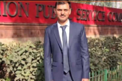 UPSC পরীক্ষায় উত্তীর্ণই নয়, সর্বভারতীয় র‍্যাঙ্ক ২৭! কাঠমিস্ত্রির ছেলে জয়প্রকাশ এখন গোটা দেশের হিরো