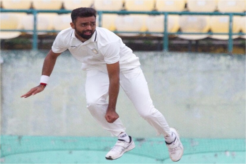 নিজের দ্বিতীয় ওভারেও আরও ২টি উইকেট পান উনাদকাট। সাজঘরে ফেরান জন্টি সিধু এবং ললিত যাদবকে। নিজের তৃতীয় ওভারে দিল্লির উইকেট রক্ষক লক্ষ্য কুমারকেও আউট করেন উনাদকাট। ব্যক্তিগত ৩ ওভারের মধ্যেই ৬ উইকেটে নিয়ে নেন তিনি।