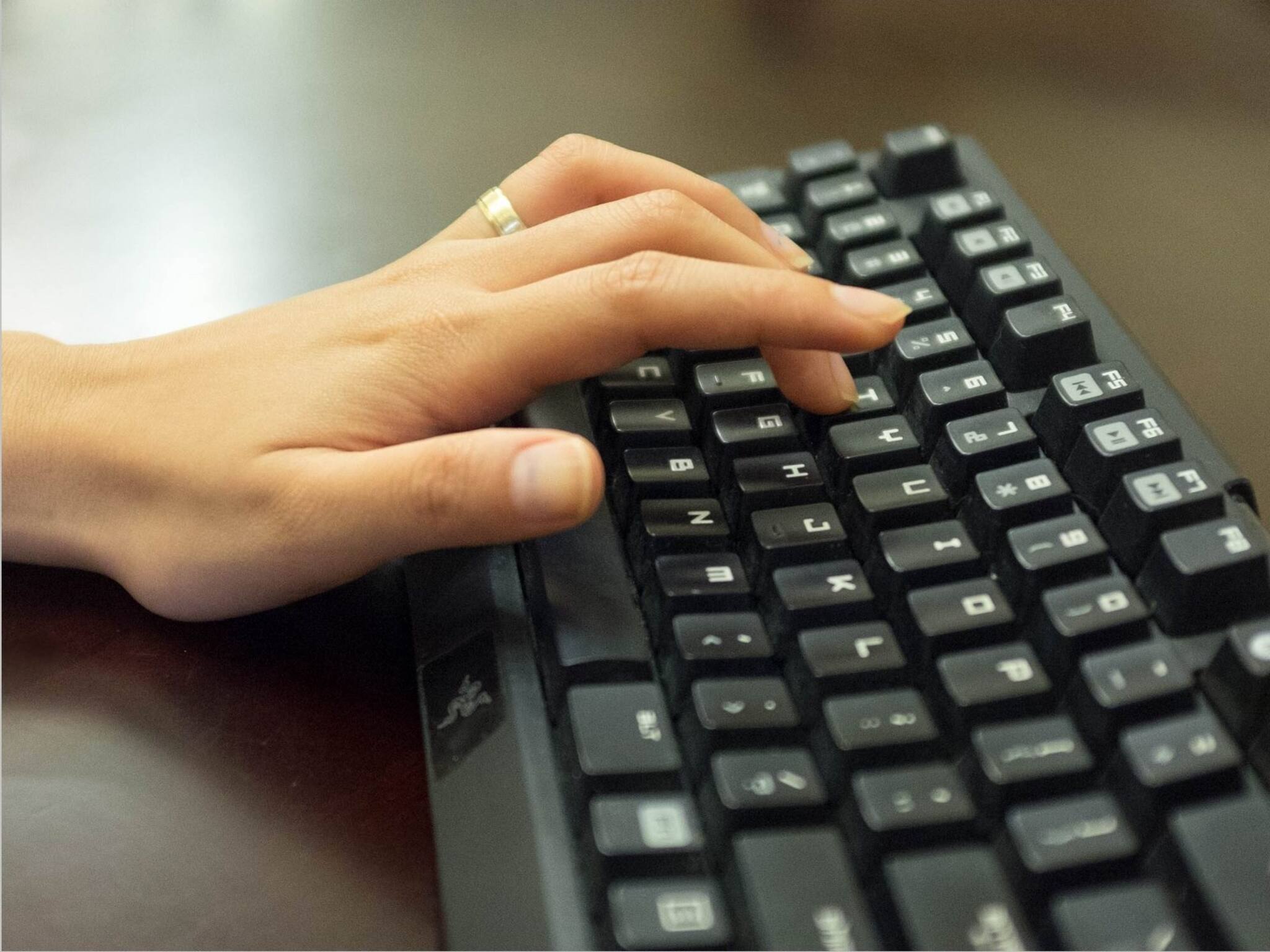 General Knowledge: কেন তৈরি হয়েছিল QWERTY কি-বোর্ড? ABCD-র লে-আউট বদলে দিলেই বা কী হবে? জানুন
