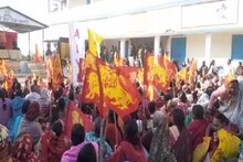 এক সময় হয়ে উঠেছিল মাও ডেরা, সেখানেই অন্য লাল পতাকার তলে শত-শত মাথা