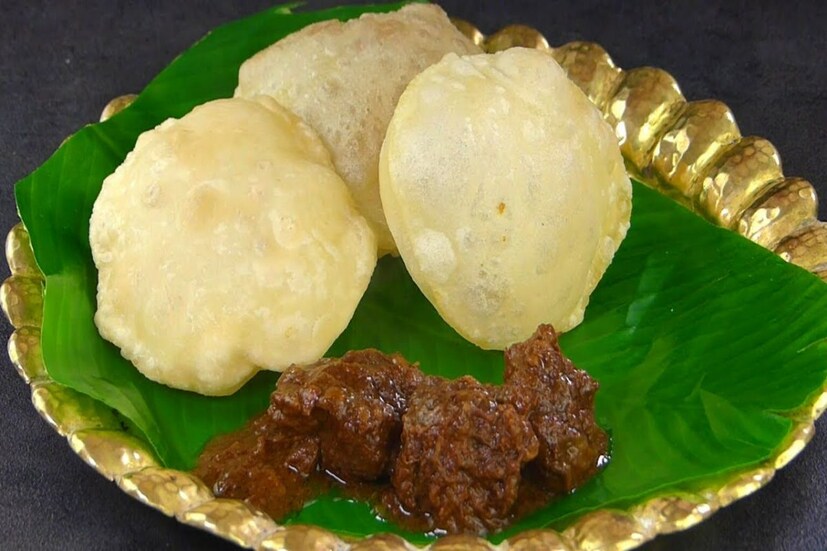 ১) লুচি বানানোর সময় যদি ময়দার মধ্যে সামান্য পরিমাণে টক দই দিয়ে মাখতে পারেন, তাহলে কিন্তু লুচি একদমই নরম হবে। মিলিয়ে যাবে মুখে দিলেই।