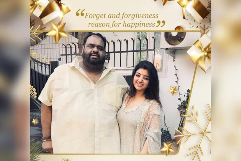 প্রযোজক এবং নায়িকার, দু'জনেরই এটি দ্বিতীয় বিয়ে। মহালক্ষ্মীর এক ছেলেও রয়েছে আগের পক্ষের স্বামীর সঙ্গে। বিচ্ছেদের পর একে অপরের প্রেমে পড়েছেন যুগল। সেই প্রেম যে বয়স বা চেহারার উর্ধে, তা বলার অপেক্ষা রাখে না।