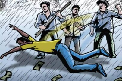 চোর সন্দেহে যুবককে গণধোলাই