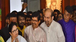 সরস্বতী বন্দনায় মুখ্যমন্ত্রী, রেড রোড থেকে বাড়ি ফেরার পথে আশুতোষ কলেজে মমতা বন্দ্যোপাধ্যায়