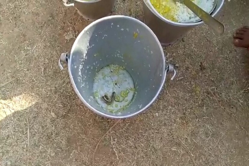 বিক্ষোভের জেরে বন্ধ হয়ে যায় পঠনপাঠন ও মিড-‌ডে মিল। খবর পেয়ে নামখানার বিদ্যালয় পরিদর্শক মৃণালকান্তি দাস স্কুলে আসেন। তিনি প্রধান শিক্ষক ও অভিভাবকদের নিয়ে বৈঠকে বসেন।