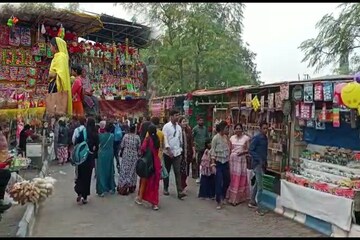 পর্যটকের