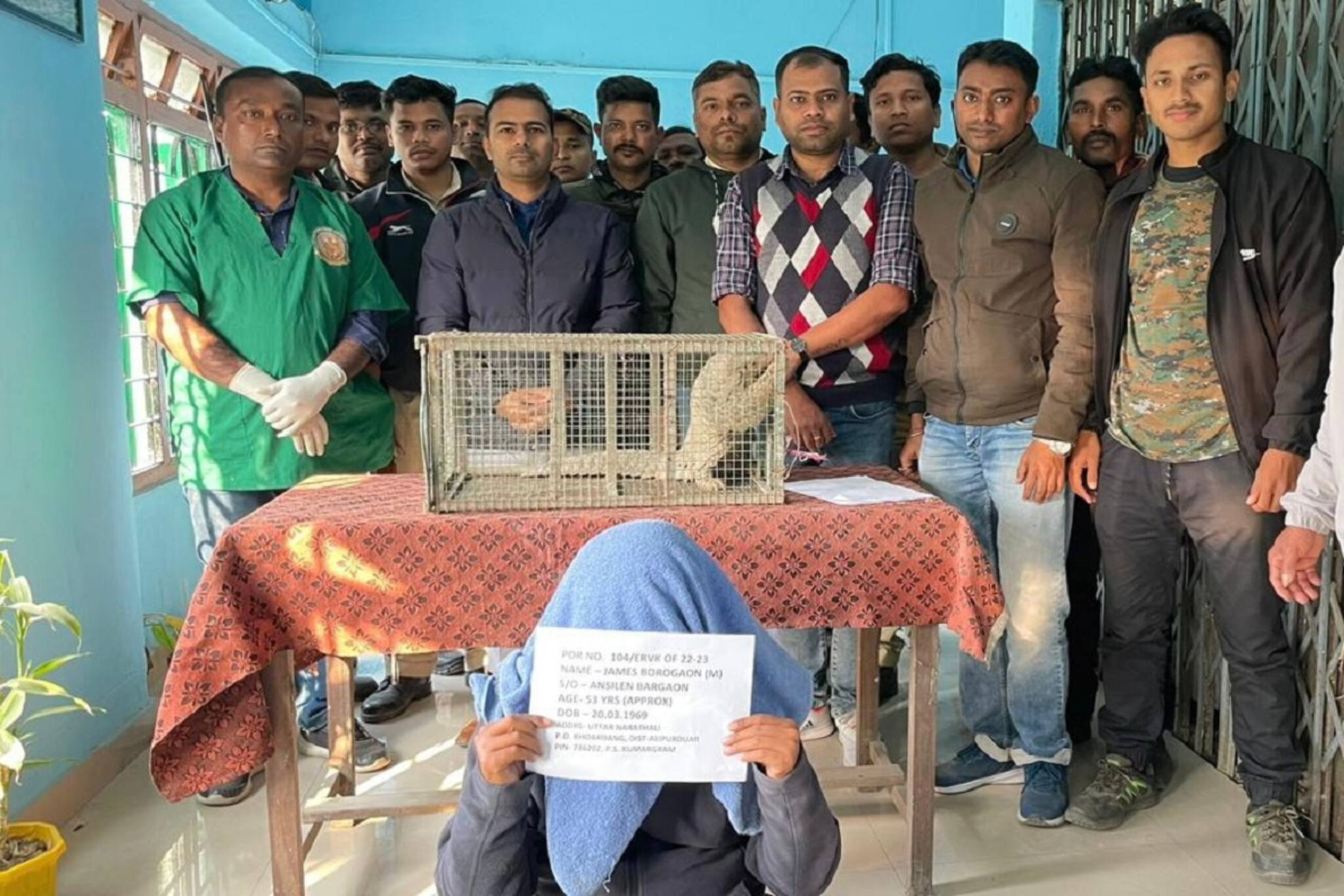 শেষ মুহূর্তে ভেস্তে গেল ছক, আস্ত এই প্রাণীটি নিয়ে ধরা পড়ল পাচারকারী