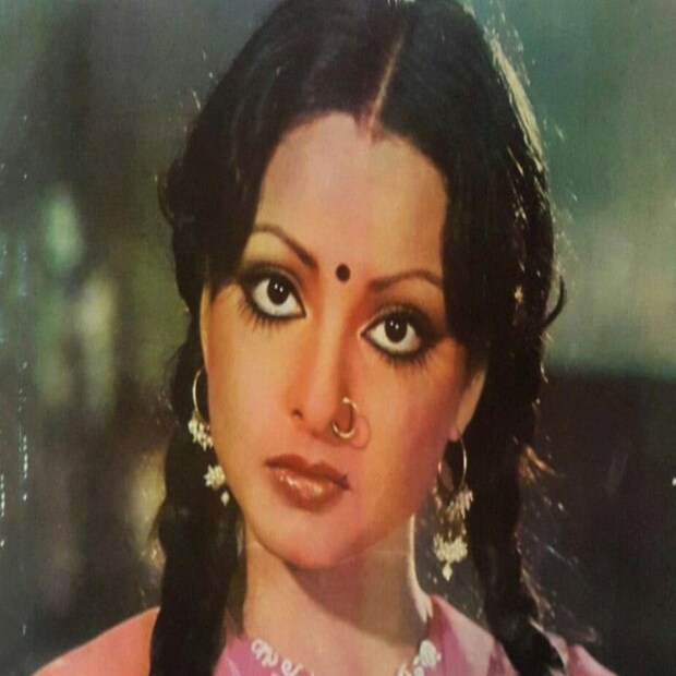 সৌন্দর্যের মতোই নানা রঙে রঙিন ছিল রেখার বর্ণময় জীবন। শুধুমাত্র হিন্দি চলচ্চিত্র অভিনেতারই নয়, একজন বিখ্যাত ক্রিকেটারেরও প্রেমে ভেসেছিলেন এই সুন্দরী অভিনেত্রী। সেই ক্রিকেটার এতই সুদর্শন ছিলেন যিনি মাঠে শুধু চার ও ছক্কাই বর্ষণ করতেন না, তাকে খুব রোমান্টিকও মনে করা হত সেই সময়।