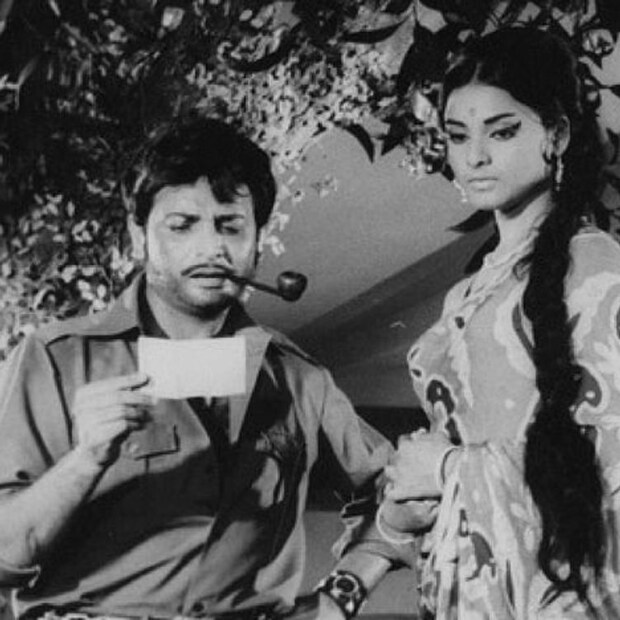আজ এই প্রতিবেদনে রেখার জীবনের সঙ্গে সম্পর্কিত একটি ঘটনার কথা শেয়ার করতে চলেছি যা অভিনেত্রীর জন্য একটি ধাক্কার চেয়ে কম ছিল না। আসলে এই ঘটনা রেখার ক্যারিয়ারের প্রাথমিক পর্বের। সেইসময় রেখা 'অঞ্জনা সফর' ছবিতে কাজ করছিলেন এবং এই ঘটনাটি ঘটে সেই ছবির শুটিং চলাকালীন।