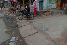 যেন ম্যাজিক! ছিল চকচকে রাস্তা, হয়ে গেল খানাখন্দে ভর্তি খাটাল! জানেন কোথায় আছে?