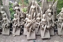 সরস্বতী গড়ছেন সরস্বতী! এ যেন নেমসেকের মায়া