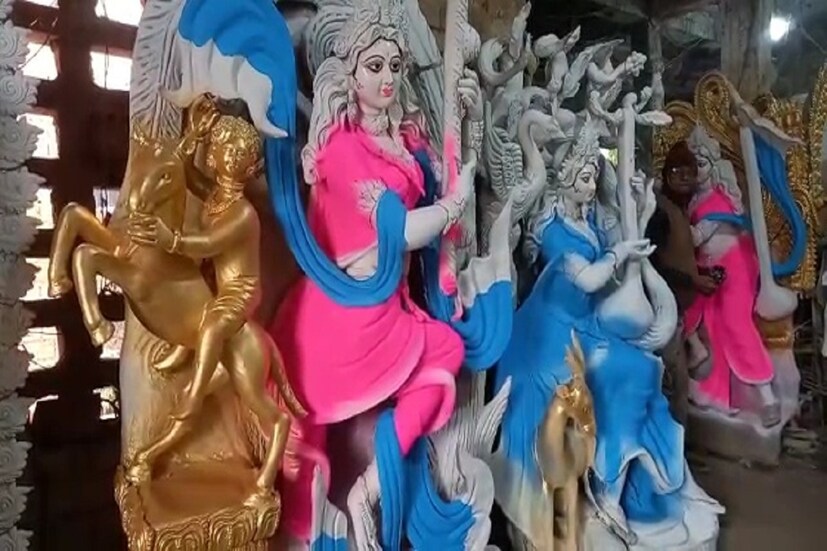 কালনার  এসডিপিও সপ্তর্ষি ভট্টাচার্য জানান, বিসর্জনের ঘাটগুলি আগে থেকেই চিহ্নিত করা হয়েছে। বিসর্জন-পর্ব না মেটা পর্যন্ত ঘাটগুলিতে নজরদারি চালানো হবে। ঘাটগুলির নিরাপত্তা জোরদার করা হচ্ছে।নিরাপত্তার জন্য ৬০০ জন পুলিশ মোতায়েন রয়েছে শহরে।