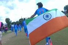 বিশ্বজয়ের আনন্দে ভুল করলেন শেফালি, জাতীয় পতাকা উল্টো ধরে বিতর্কে ভারত অধিনায়ক