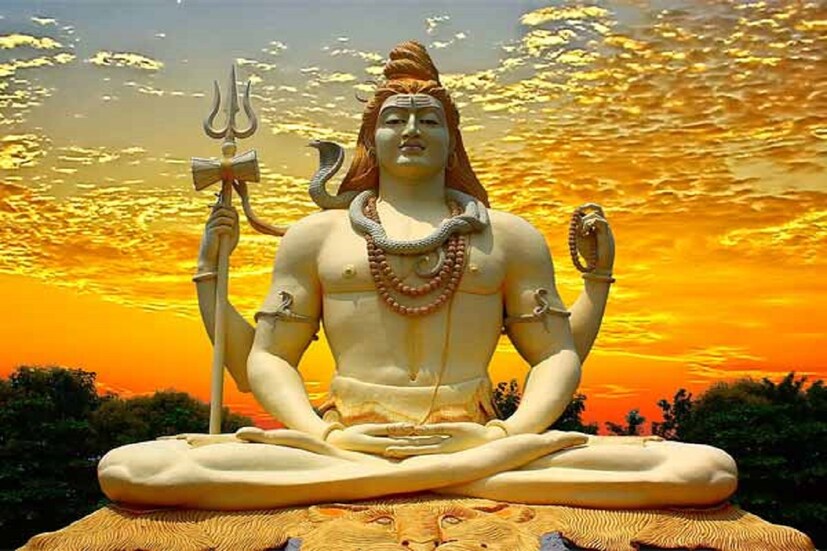 হিন্দু ধর্ম মতে শিব অল্পতেই সন্তুষ্ট। আর এবারের শ্রাবণ মাস শিব ভক্তদের কাছে বিশেষ গুরুত্বপূর্ণ। কারণ ২ মাস ধরে চলবে শিবের প্রিয় মাস। 