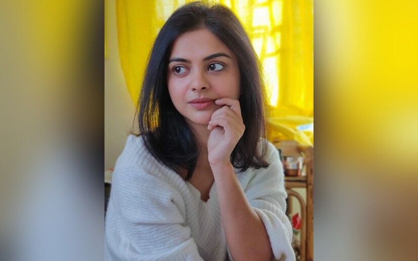 কলকাতার প্রতি টান অস্বীকার করতে পারেন না শোলাঙ্কীও। নিউজ ১৮ বাংলাকে তিনি জানান, কলকাতা শহরে বৃষ্টি পড়লে মন ভাল হয়ে যায়। শহরটার সঙ্গে ছোট ছোট স্মৃতি, মুহূর্ত জড়িয়ে রয়েছে। কলকাতা শহর যেন একটা মানুষ।