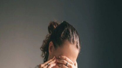 গাদা গাদা ওষুধ নয়, স্ত্রী হরমোনের ভারসাম্য বজায় রাখতে মেনে চলুন অব্যর্থ টোটকা গাদা গাদা ওষুধ নয়, স্ত্রী হরমোনের ভারসাম্য বজায় রাখতে মেনে চলুন অব্যর্থ টোটকা