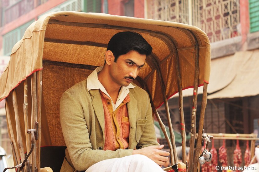 মৃত্যুর প্রথম দিন থেকেই মুম্বই পুলিশ সুশান্তের মৃত্যুকে আত্মহত্যা বলে দাবি করেছেন। সিবিআই-এর হাতে সুশান্তের মৃত্যু মামলার ভার গেলেও স্পষ্ট জানা যায়নি এটা আত্মহত্যা নাকি খুন। সুশান্তের মৃত্যুর সঙ্গে কারা জড়িত, কী হয়েছিল সেইদিন, পুরো বিষয়টা নিয়ে মুখে কুলুপ এটেছে সিবিআই আধিকারিকরা। এমনকী সুশান্তের পরিবারের পক্ষ থেকেই তার মৃত্যুকে আত্মহত্যা নয় বলেই দাবি করেছেন। হাজারো জল্পনার মধ্যেই সুশান্ত সিং রাজপুতের মৃত্যুজট খুলছে না।