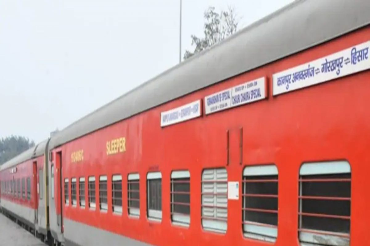 Indian Railways: মাত্র ৪০ টাকায় স্টেশনেই পাবেন ঝকঝকে থাকার ঘর! Booking করবেন কী ভাবে? জানুন ভারতীয় রেলের 'এই' দারুণ পরিষেবা