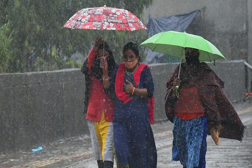 আগামী ২৩, ২৪ এবং ২৫ জানুয়ারি বেশ কয়েকটি রাজ্য প্রবল বৃষ্টিতে ভিজতে চলেছে। আইএমডির এক আধিকারিক জানান, ‘পশ্চিমী ঝঞ্জার প্রবল দাপটে দ্রুত বদলাবে উত্তর ভারতের আবহাওয়া।’
