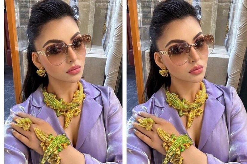 বর্তমানে আলোচনার কেন্দ্রবিন্দুতে উর্বশী রাওতেলা ৷ সব সমস্ত বিতর্ককে পিছনে ফেলে লাল শাড়ির জন্য চর্চায় উর্বশী ৷ ছবি সৌজন্যে ইনস্টাগ্রাম ৷