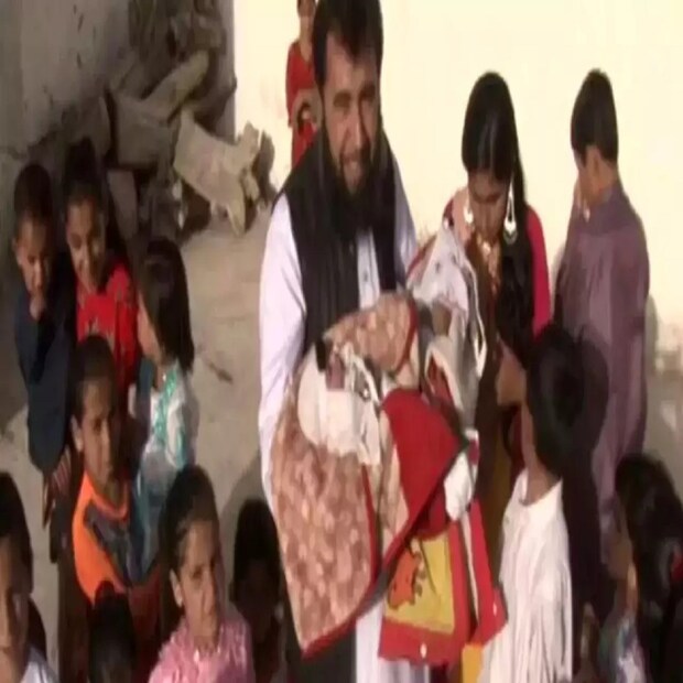 অন্যদিকে পাকিস্তানের অর্থনৈতিক অবস্থা অত্যন্ত খারাপ ৷ সেখানেই এই ধরনের চিন্তাভাবনা কতখানি যুক্তিযুক্ত সেটাই ভেবে দেখার বিষয় ৷ প্রতীকী ছবি ৷