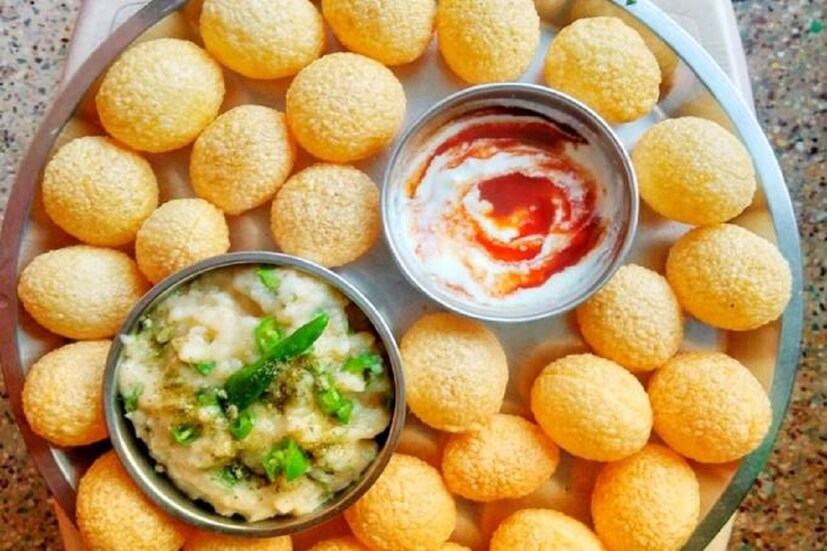 জনপ্রিয় খাবার লুচির ক্ষুদ্র সংস্করণকে শক্ত কুড়মুড়ে করে খাওয়ার প্রচলন শুরু হয়েছিল।পরবর্তীকালে মোগলাই খানার সংস্পর্শে এসে এর গাঠন আঙ্গিকে পরিবর্তন আনেন ভারতীয়রা। 