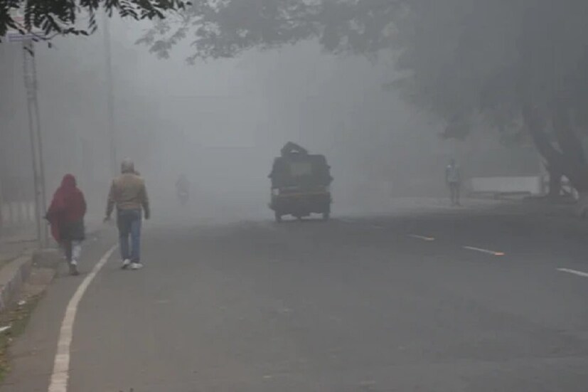 অন্যদিকে বিহারের কড়া ঠান্ডা যেন প্রাণ ত্রাহি ত্রাহি রব তুলে দিয়েছে ৷ ঘণ্টায় ৮ থেকে ১১ কিমি বেগে ঠান্ডা হাওয়া হাড়হিম করছে ৷ প্রতীকী ছবি ৷
