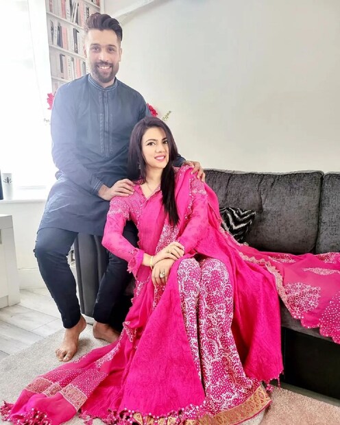 আমির ও নারজিসের তিন মেয়ে। ২০২১ সালে ব্রিটিশ নাগরিকত্ব পাওয়ার জন্য আবেদন করেছিলেন আমির।
