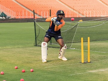 বুকে বাবা-মায়ের নাম খোদাই করা! এই ক্রিকেটারের জন্য বাংলার ঋদ্ধিমান বাদ! বুকে বাবা-মায়ের নাম খোদাই করা! এই ক্রিকেটারের জন্য বাংলার ঋদ্ধিমান বাদ!