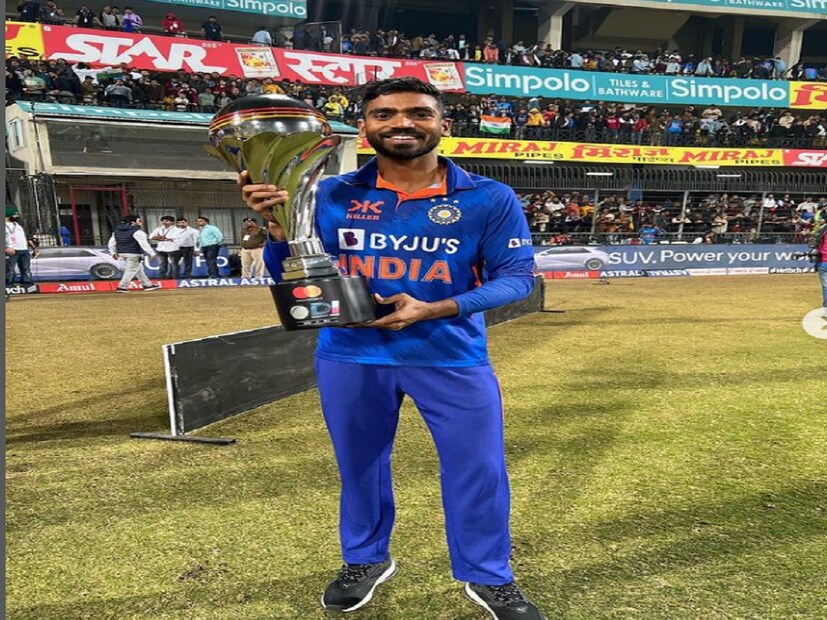 গত কয়েক বছর ধরে ভরত ইন্ডিয়া এ দলের হয়ে বিভিন্ন দলের বিরুদ্ধে খেলেছিলেন। কিন্তু টেস্ট অভিষেকের সুযোগ পাননি। অস্ট্রেলিয়ার বিরুদ্ধে টেস্ট সিরিজের আগে প্রথম পছন্দের উইকেটরক্ষক ঋষভ পন্থ সড়ক দুর্ঘটনায় গুরুতর আহত হন। তখন থেকেই আশা করা হচ্ছিল অস্ট্রেলিয়া সিরিজে অভিষেক হবে ভরতের। তবে এই সিরিজের জন্য উইকেটরক্ষক হিসেবেও নির্বাচিত হয়েছেন ইশান কিষাণ। যদিও শেষমেষ ভরতের অভিষেক হল।