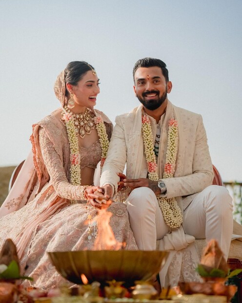 সম্প্রতি বিয়ে করেছেন রাহুল-আথিয়া৷ সুনীল শেট্টির কন্যাও কিন্তু খুব একটা মেকআপ করেননি৷ 