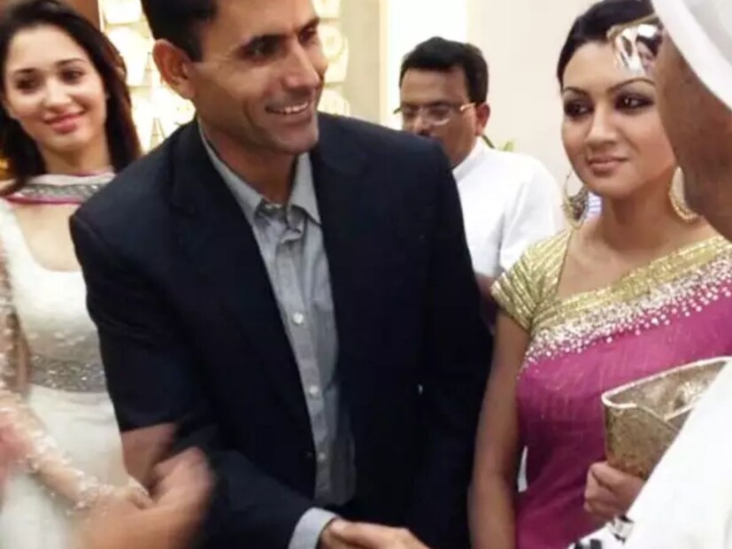 জানা যায়, তামান্না ও রাজ্জাক একটি জুয়েলারি শপ-এর উদ্বোধনে একসঙ্গে গিয়েছিলেন। সেই সময় তাঁদের দুজনের একসঙ্গে তোলা ছবি ছড়িয়ে পড়ে সোশ্যাল মিডিয়ায়।