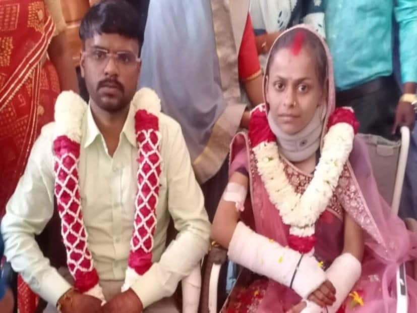 এতে বিয়ের আনন্দে যেন ভাঁটা পড়ার এক পরিস্থিতি তৈরি হয় ৷ দুর্ঘটনার পরে কনে অর্থাৎ মধুর দু'হাত ভেঙে যায়, মাথায় গুরুতর চোট লাগে ৷ কিন্তু বনাছোড় বান্দা যে বর তিনি পূর্ব নির্ধারিত সূচি অনুযায়ী বিয়ে করার সিদ্ধান্ত নেন ৷ 