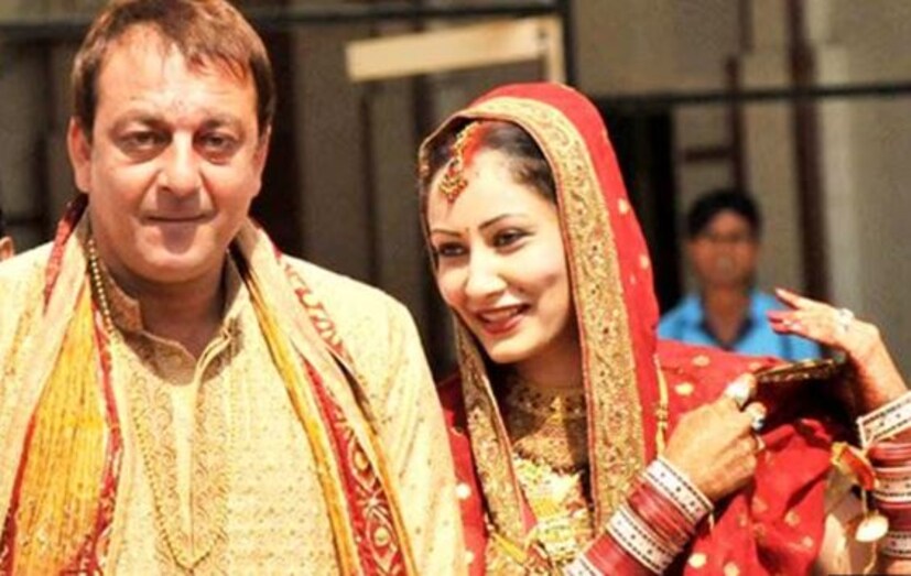 মান্যতার সিঁথিতে সিঁদুর, বিয়ের পোশাকে অপরূপা লাগছিল তাঁকে ৷ সঞ্জয় দত্তের জীবনে পরিবারের এক বিশাল গুরুত্ব আছে ৷ ছবি সৌজন্যে ইনস্টাগ্রাম ৷ 