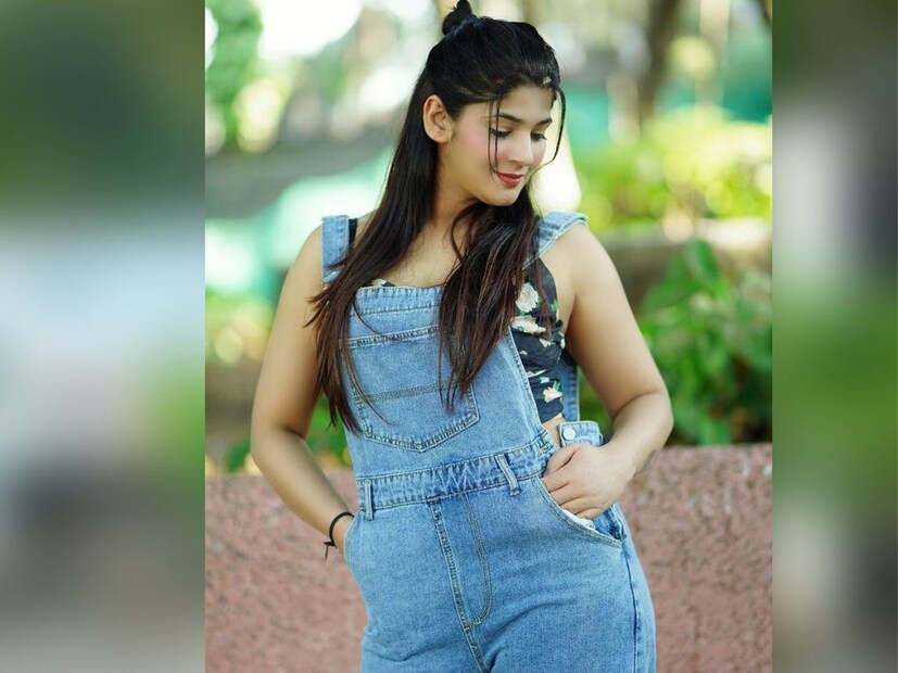 কাশি অমরনাথ, নিরুহা চালাল লন্ডন,  মেরা ওয়াতন-এর মতো সিনেমায়য় অভিনয় করেছেন স্বপ্না।