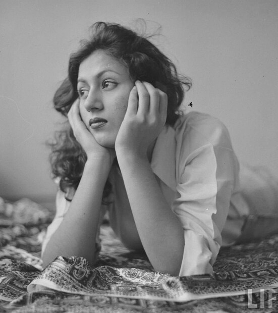 অপূর্ব এক ফ্রেমবন্দি মধুবালা। 
