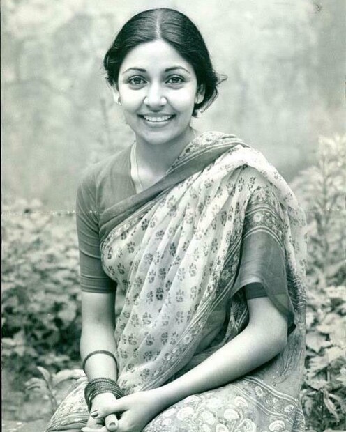 সাদা-কালো ছবিতে শাড়ির সাজে দীপ্তি নভাল। 