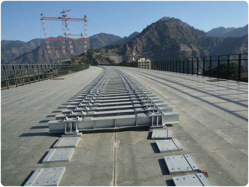 Chenab Bridge, Chenab Rail Bridge, Chenab Bridge Railway Track, worlds highest Railway bridge, Chenab Bridge Railway Line, Udhampur Srinagar Baramulla rail link project, Chenab Arch Bridge, Indian Railway, चिनाब रेल ब्रिज, सबसे ऊंचा रेल ब्रिज, चिनाब ब्रिज रेल लाइन, चिनाब ब्रिज रेलवे ट्रैक