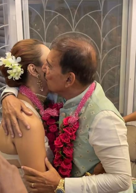 ভারতীয় ক্রিকেটারদের কাছে দ্বিতীয় বিয়ে মামুলি ব্যাপার। মহম্মদ আজহারুদ্দিন থেকে শুরু করে দীনেশ কার্তিক, জাভাগাল শ্রীনাথ, অনেতেই দ্বিতীয়বার বিয়ে করেছেন। তবে অরুণ লাল যেটা করেছেন তা বিরল। ৬৬ বছর বয়সে দ্বিতীয়বার বিয়ে করেছেন তিনি।