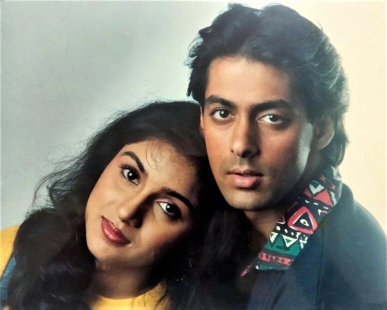 স্বামীকে ডিভোর্স দেওয়ার পর রেবতীও লাইমলাইটের দুনিয়াকে বিদায় জানিয়েছিলেন। একবার মিডিয়ার সঙ্গে কথা বলার সময় অভিনেত্রী বলেছিলেন, তাঁর এবং সুরেশের বিবাহবিচ্ছেদ হয়ে গেলেও তাঁরা এখনও বন্ধু। তিনি এখন চলচ্চিত্র থেকে দূরে রয়েছেন এবং নিজের পরিবারের সঙ্গে সময় কাটাচ্ছেন।