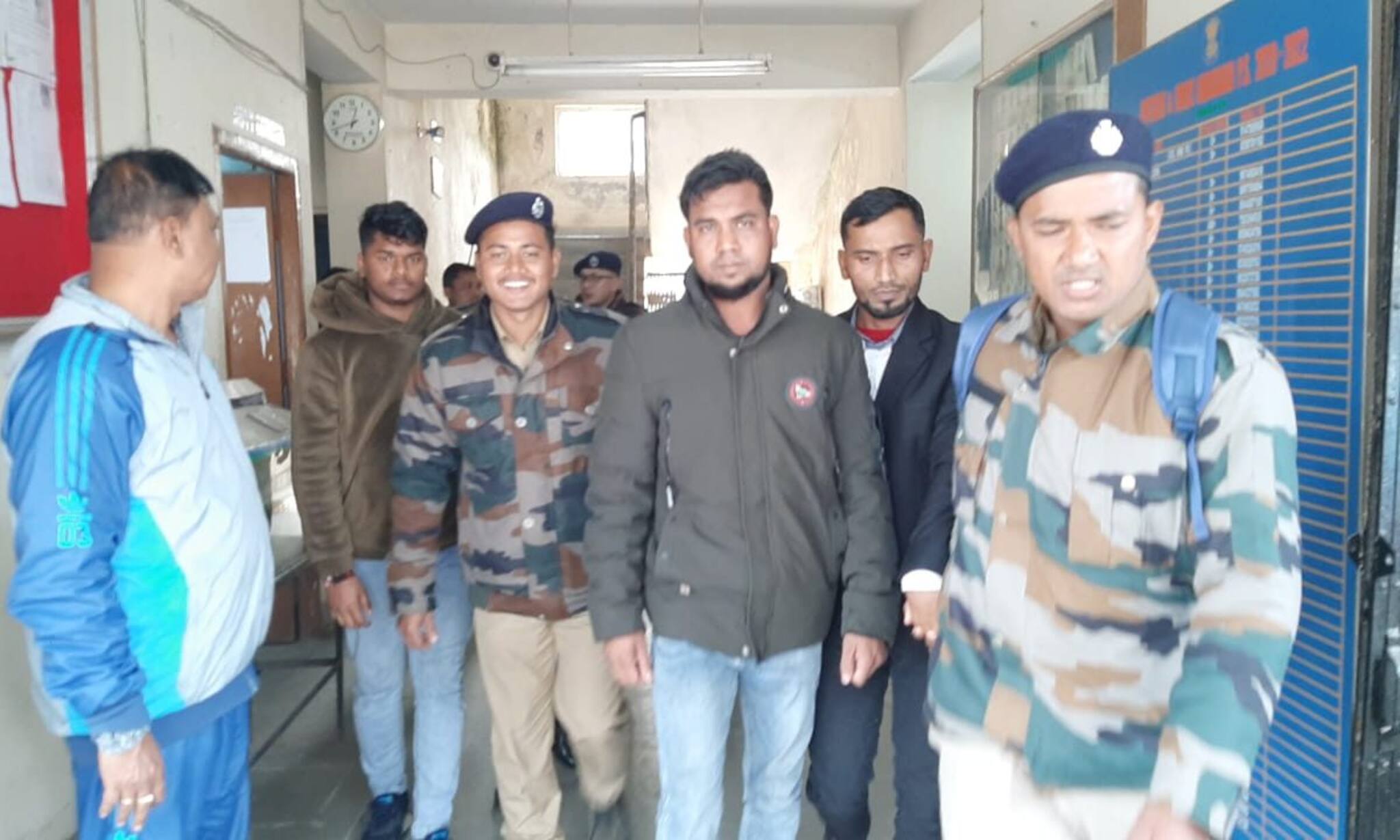 Siliguri News: চুপিচুপি লুকিয়ে ভারতে প্রবেশের চেষ্টা! বাংলাদেশি যুবকদের এ কী কাণ্ড