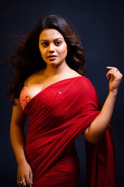  এর আগে লিনকন এর সঙ্গে অনেক কাজ হয়েছে। গানটার সুর অনবদ্য, খুব তাড়াতাড়ি মুক্তি পাবে এই গান'।